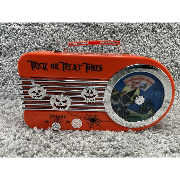 Mr Halloween Radio Trick or Treat Tunes Orange Pumpkins Vampire Witch Spooky - Picture 1 of 8